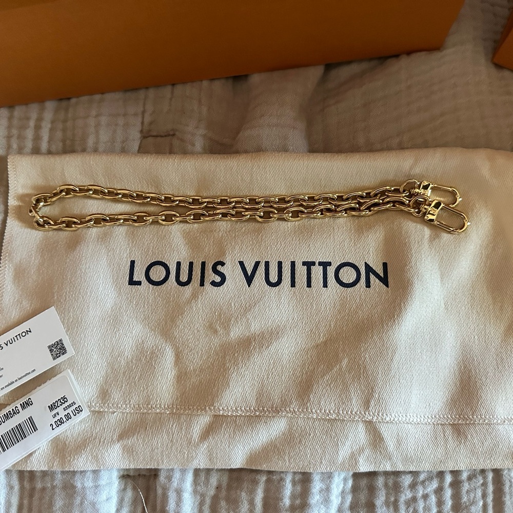 Louis Vuitton Mini Bum Bag LV in Monogram - Picture 14 of 16